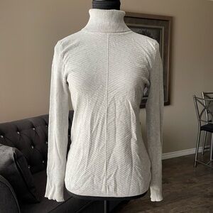 Denver Hayes Light Grey Turtleneck